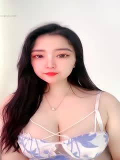 ZTQ-808 #龙龙_颜值高极品巨乳美女主播，撩下衣服摇动美乳揉捏给狼友看海报